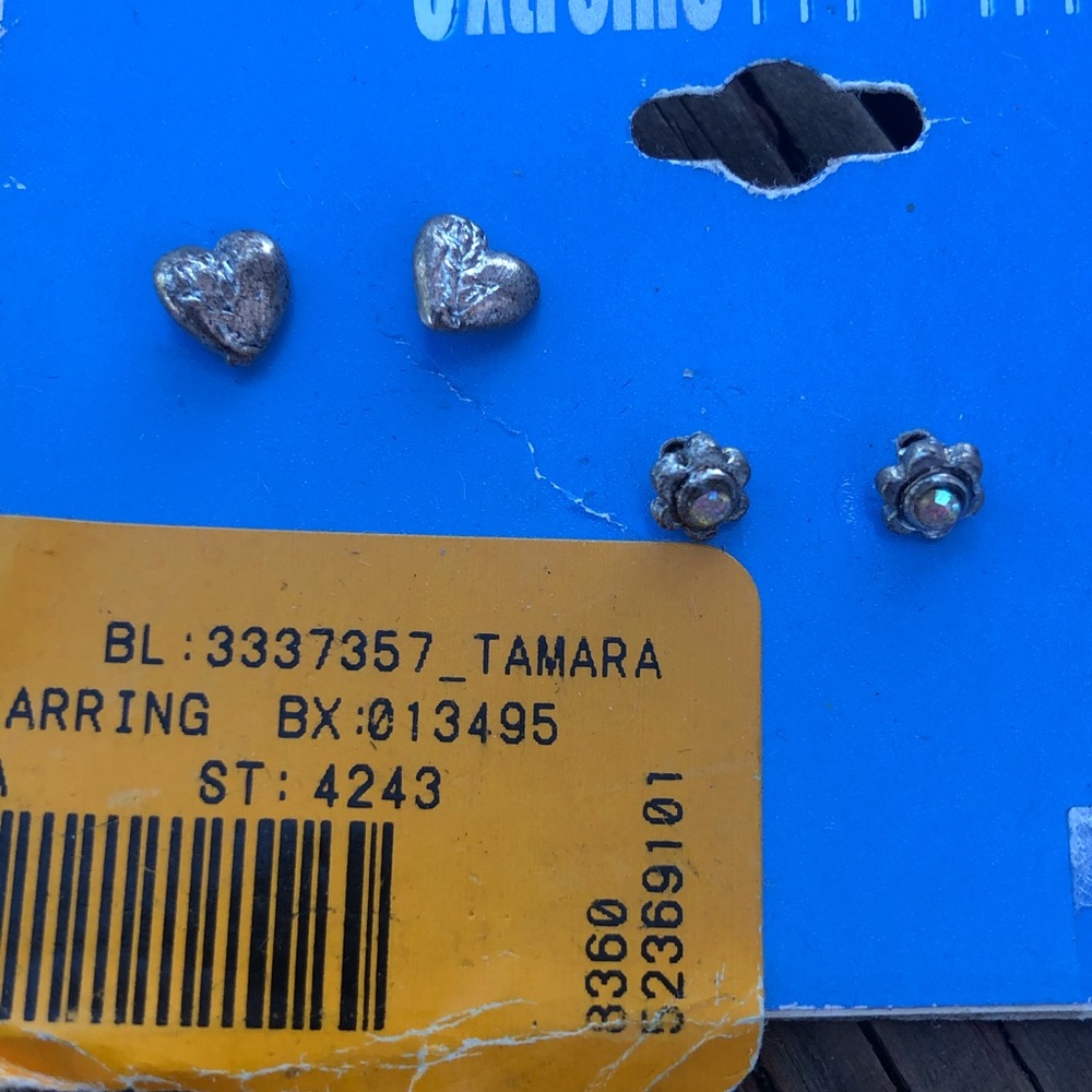 Bundle Lot 2 Metal Stud Earrings Heart Flower